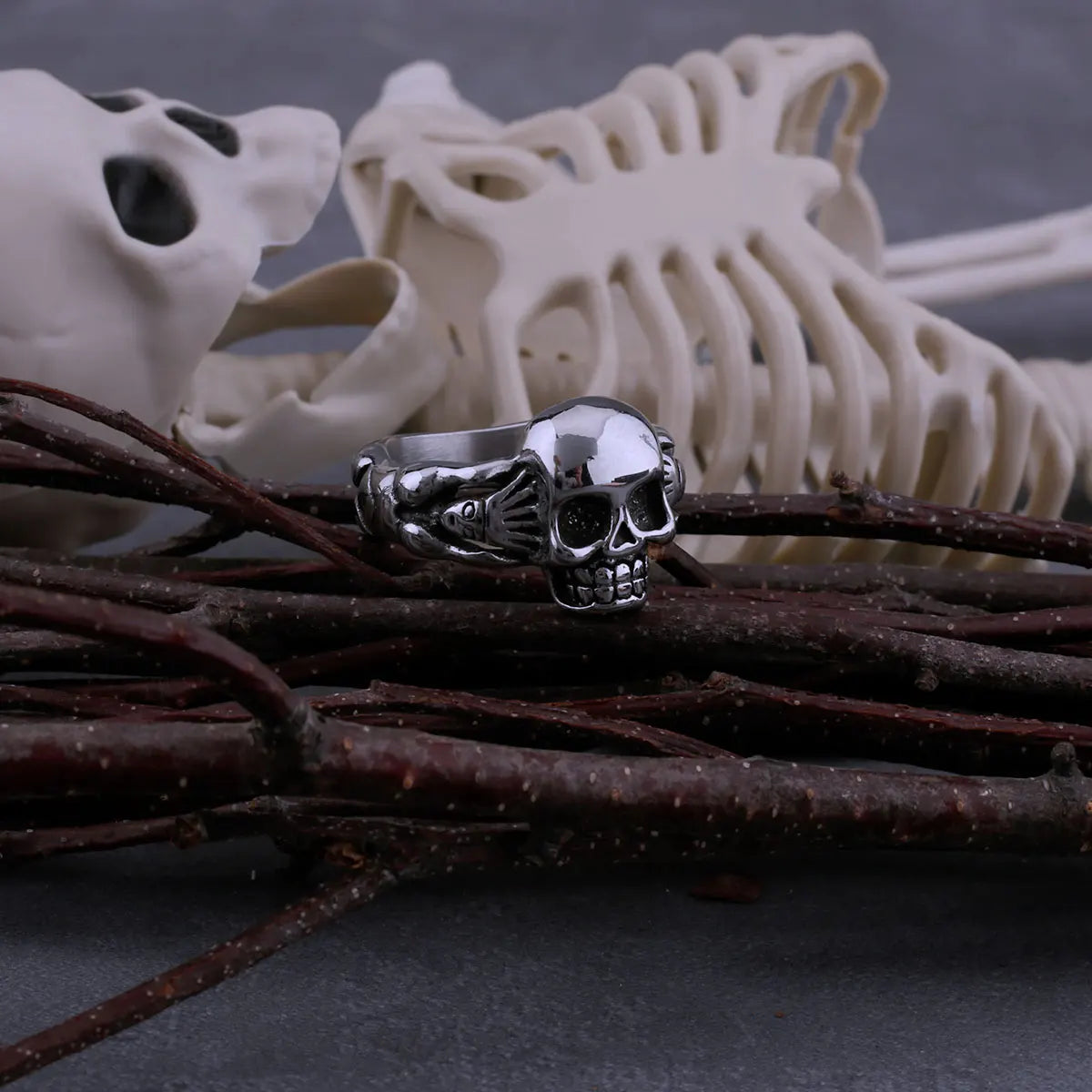 Blackcraft Cult Gothic Hand Holding Skull Ring Men's Retro Rock Index Finger Hip Hop Ring Biker Street Simple Jewelry Gift Wooden Box Skull Gothic Black