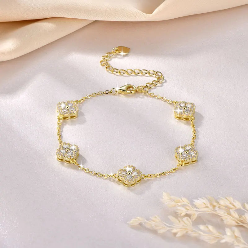 Élanor Jewels Moissanite Clover Bracelet